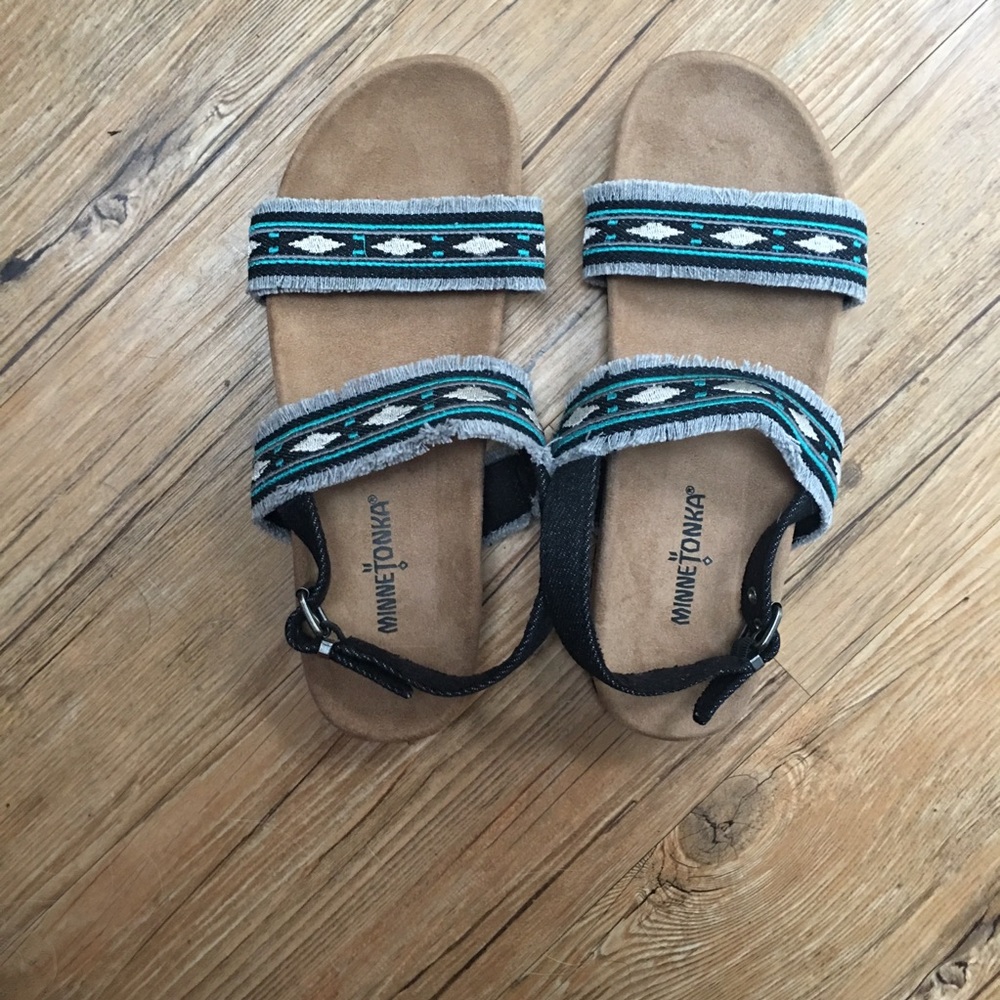 Minnetonka Melody size 8 women’s sandals